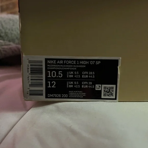 Billie Eilish mushroom nike sneakers. Size 10.5 men’s/12 women’s. - Picture 4 of 6